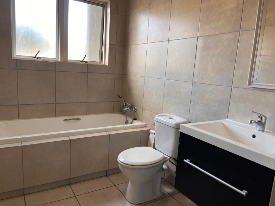 To Let 3 Bedroom Property for Rent in Noordwyk Gauteng