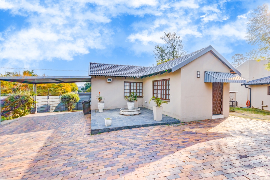 5 Bedroom Property for Sale in Morningside Manor Gauteng