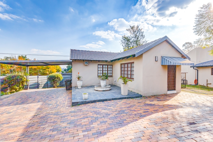 5 Bedroom Property for Sale in Morningside Manor Gauteng