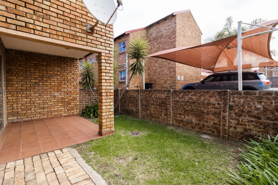 2 Bedroom Property for Sale in Liefde en Vrede Gauteng