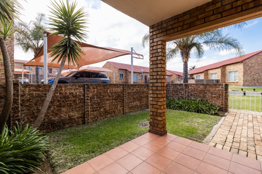 2 Bedroom Property for Sale in Liefde en Vrede Gauteng