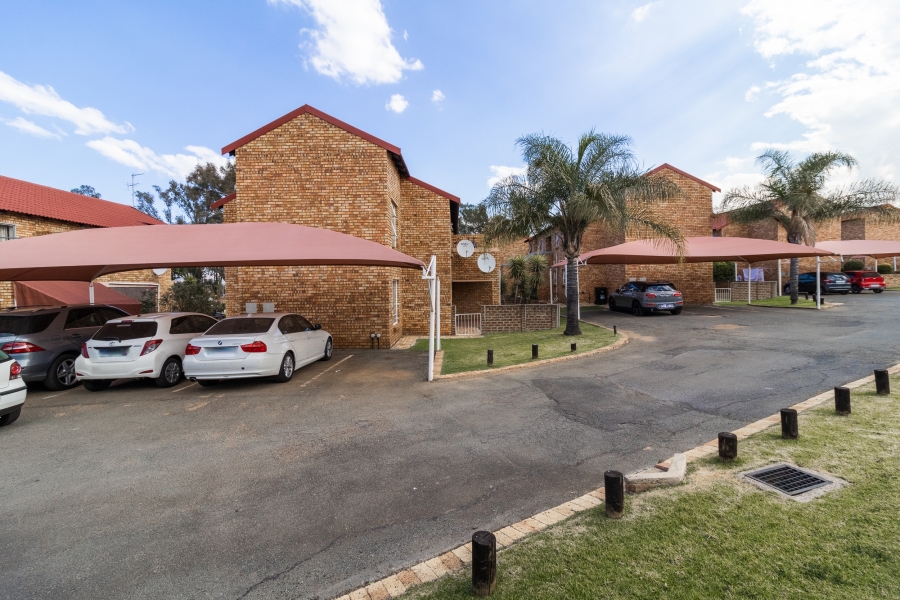 2 Bedroom Property for Sale in Liefde en Vrede Gauteng