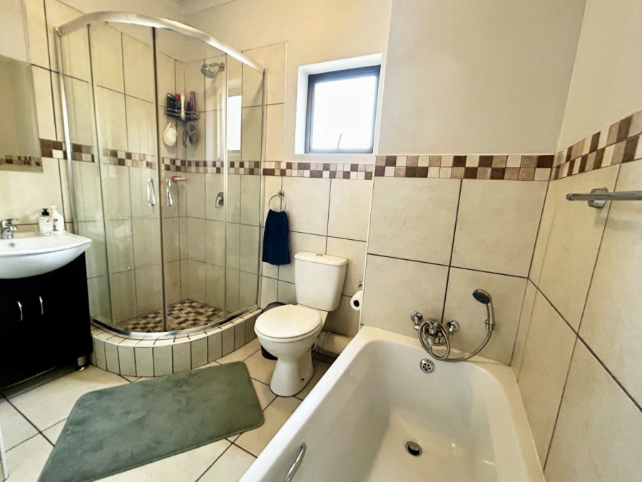 3 Bedroom Property for Sale in Barbeque Downs Gauteng