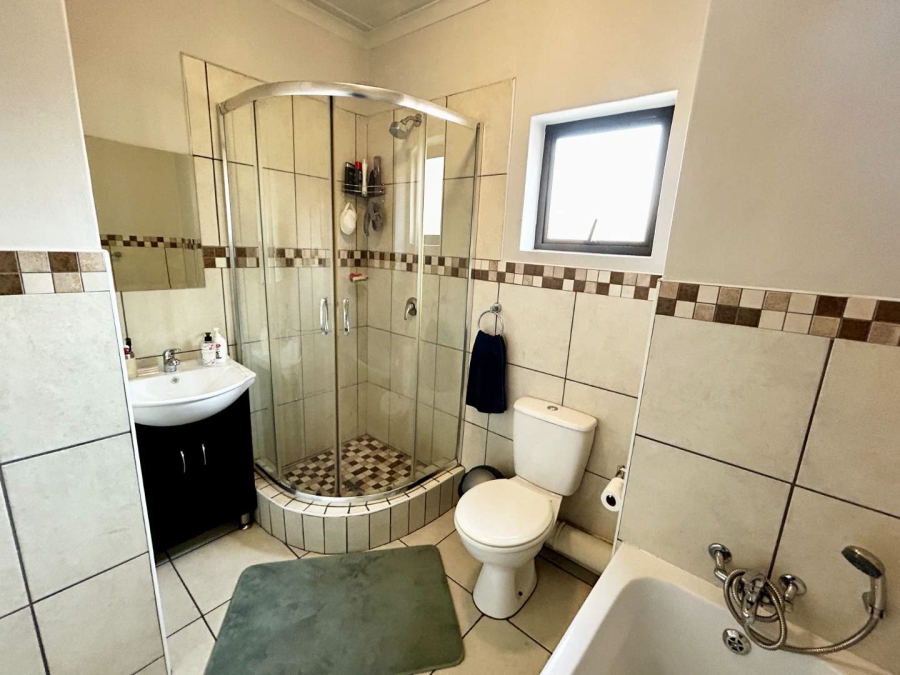 3 Bedroom Property for Sale in Barbeque Downs Gauteng