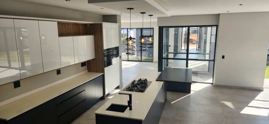6 Bedroom Property for Sale in Midstream Heights Gauteng