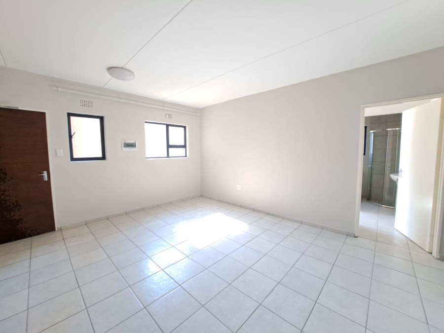 To Let 2 Bedroom Property for Rent in Kenleaf Gauteng