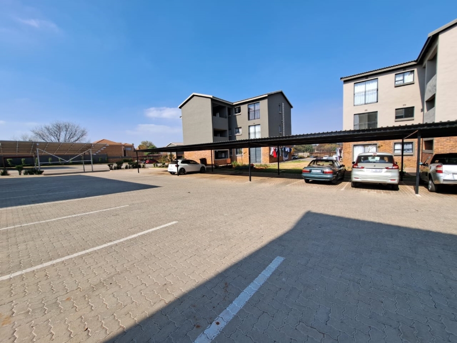 To Let 2 Bedroom Property for Rent in Kenleaf Gauteng