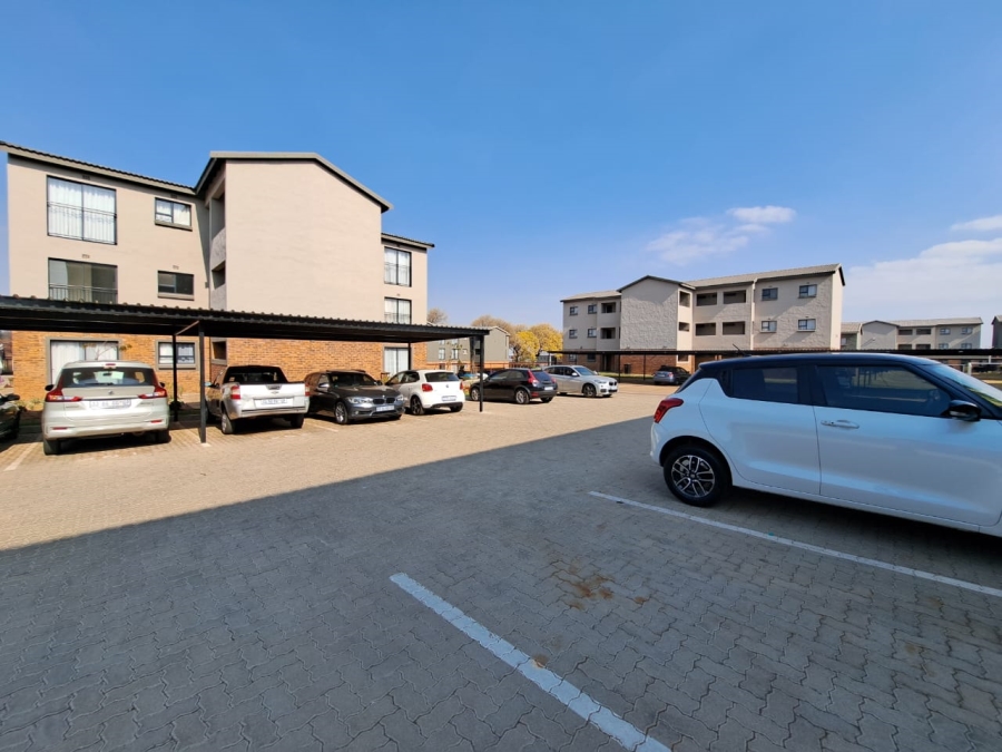 To Let 2 Bedroom Property for Rent in Kenleaf Gauteng