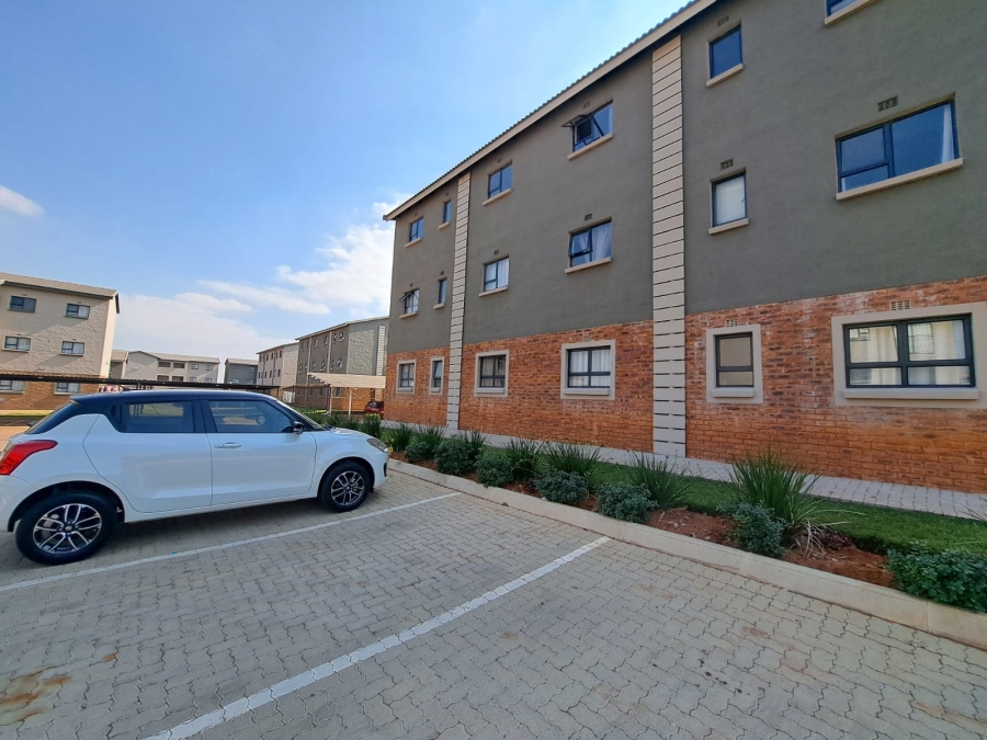 To Let 2 Bedroom Property for Rent in Kenleaf Gauteng