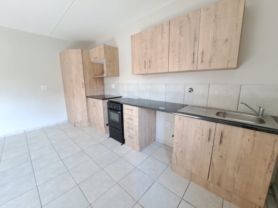 To Let 2 Bedroom Property for Rent in Kenleaf Gauteng