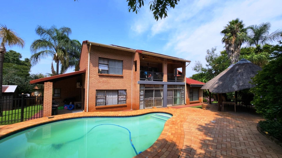 4 Bedroom Property for Sale in Eldoraigne Gauteng