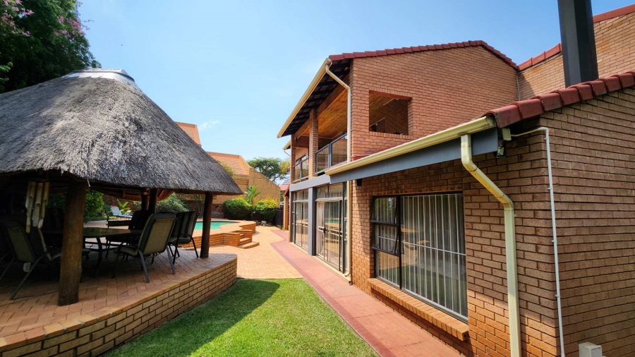 4 Bedroom Property for Sale in Eldoraigne Gauteng