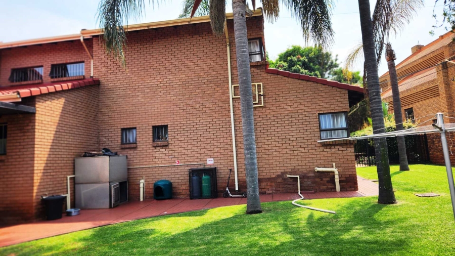 4 Bedroom Property for Sale in Eldoraigne Gauteng