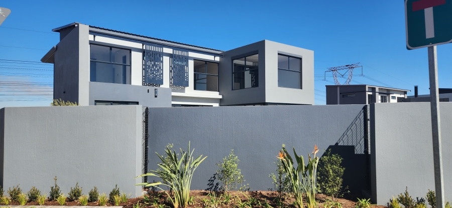 4 Bedroom Property for Sale in Midstream Heights Gauteng