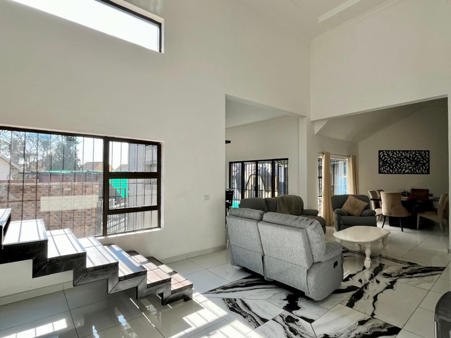 5 Bedroom Property for Sale in Sunair Park Gauteng