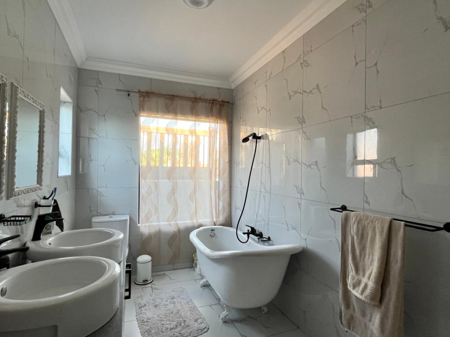 5 Bedroom Property for Sale in Sunair Park Gauteng