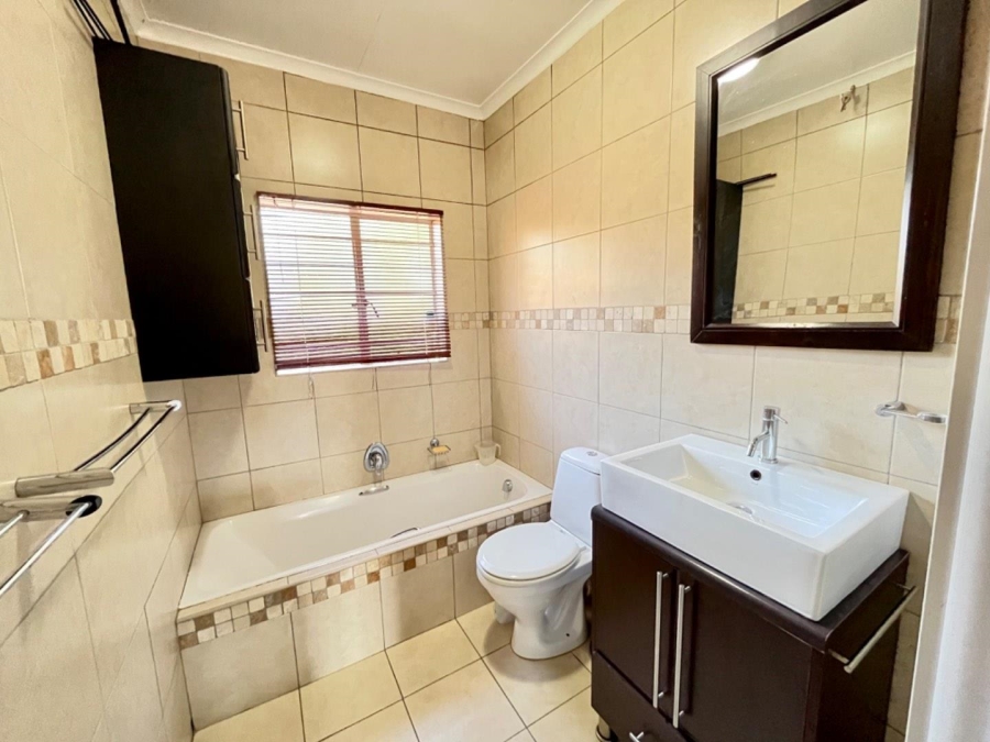 To Let 3 Bedroom Property for Rent in Morningside Manor Gauteng