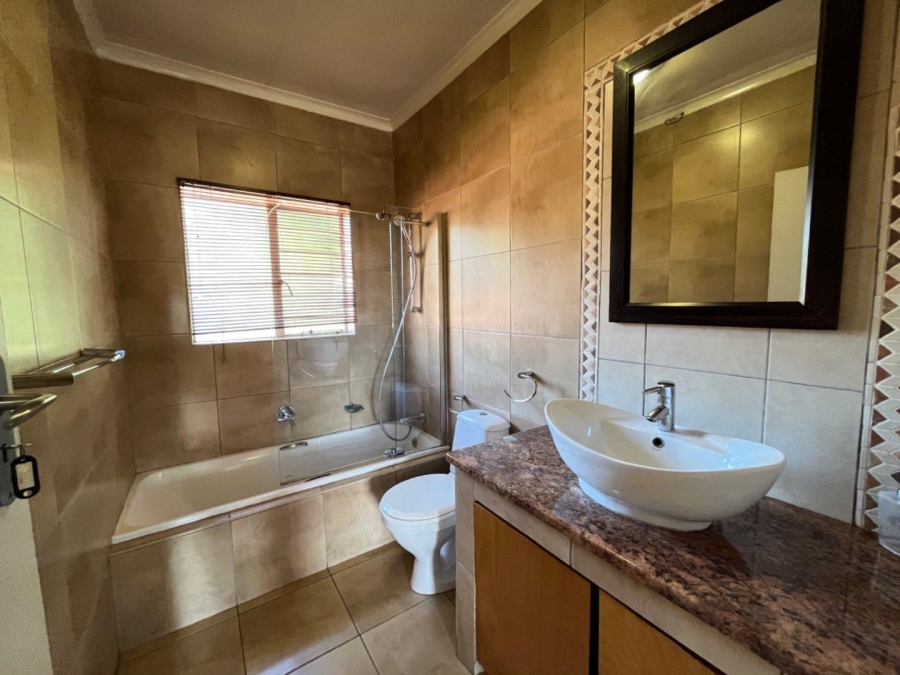 To Let 3 Bedroom Property for Rent in Morningside Manor Gauteng