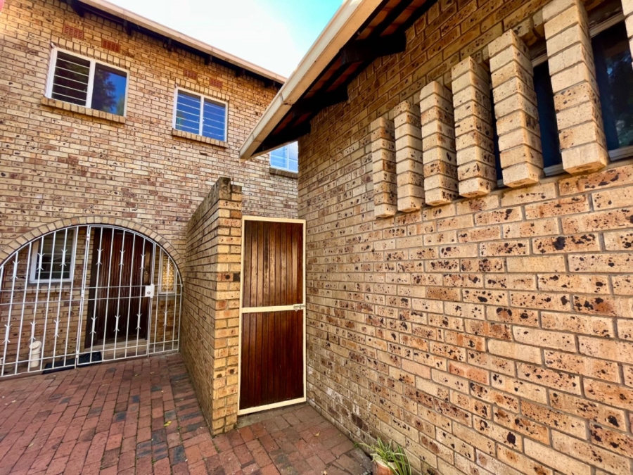 To Let 3 Bedroom Property for Rent in Morningside Manor Gauteng