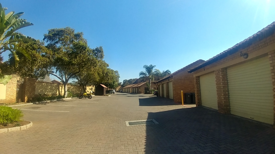 To Let 2 Bedroom Property for Rent in Eco Park Gauteng