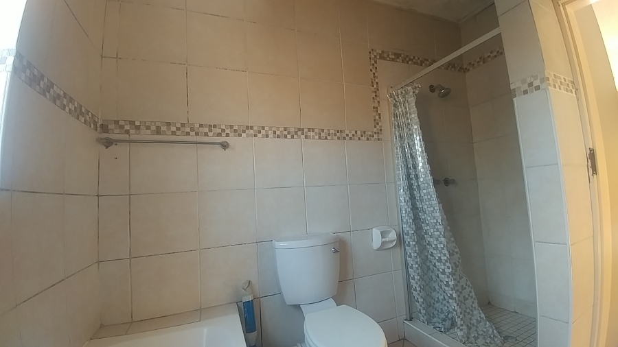 To Let 2 Bedroom Property for Rent in Eco Park Gauteng