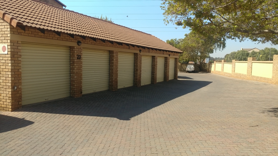 To Let 2 Bedroom Property for Rent in Eco Park Gauteng