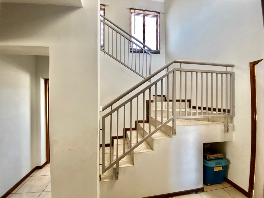 To Let 3 Bedroom Property for Rent in Monavoni Gauteng