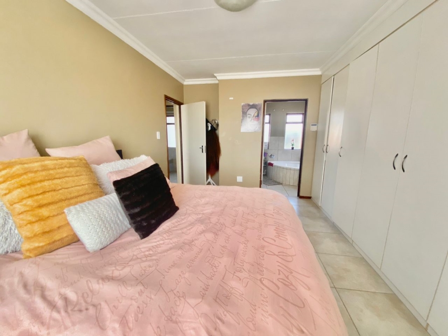 To Let 3 Bedroom Property for Rent in Monavoni Gauteng