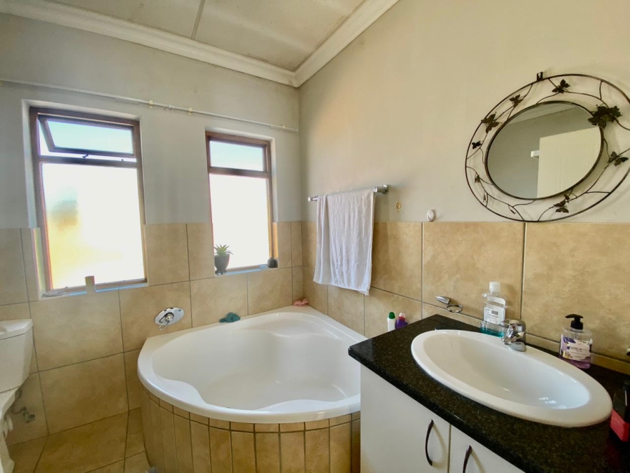 To Let 3 Bedroom Property for Rent in Monavoni Gauteng