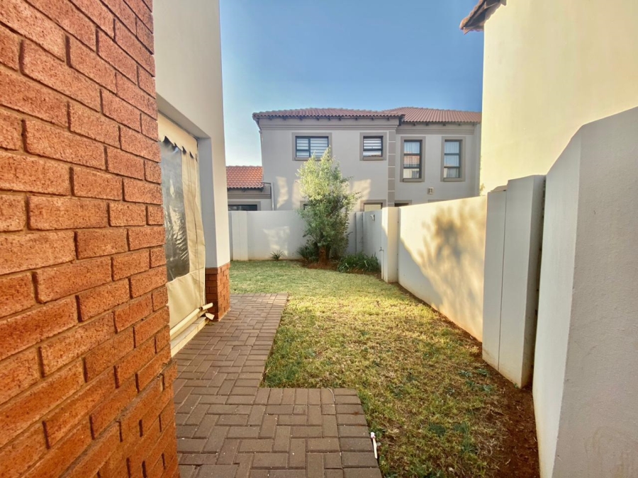 To Let 3 Bedroom Property for Rent in Monavoni Gauteng