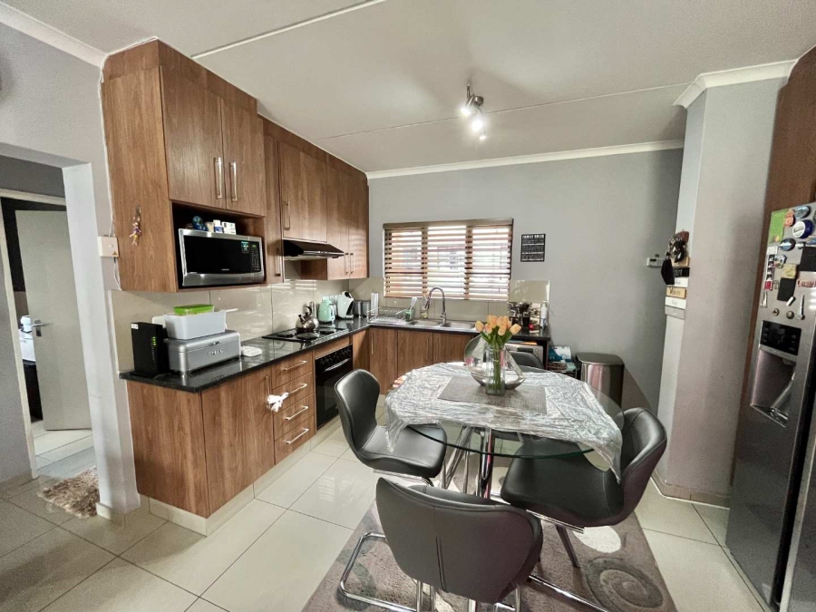 2 Bedroom Property for Sale in Barbeque Downs Gauteng