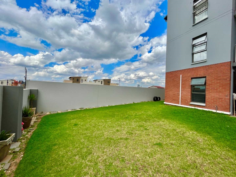 2 Bedroom Property for Sale in Barbeque Downs Gauteng