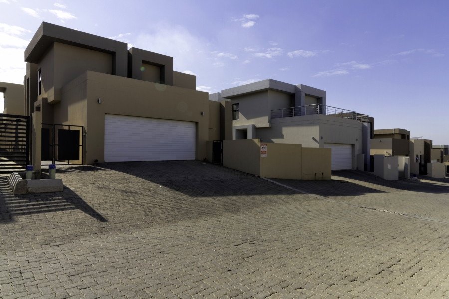 4 Bedroom Property for Sale in North Riding Gauteng