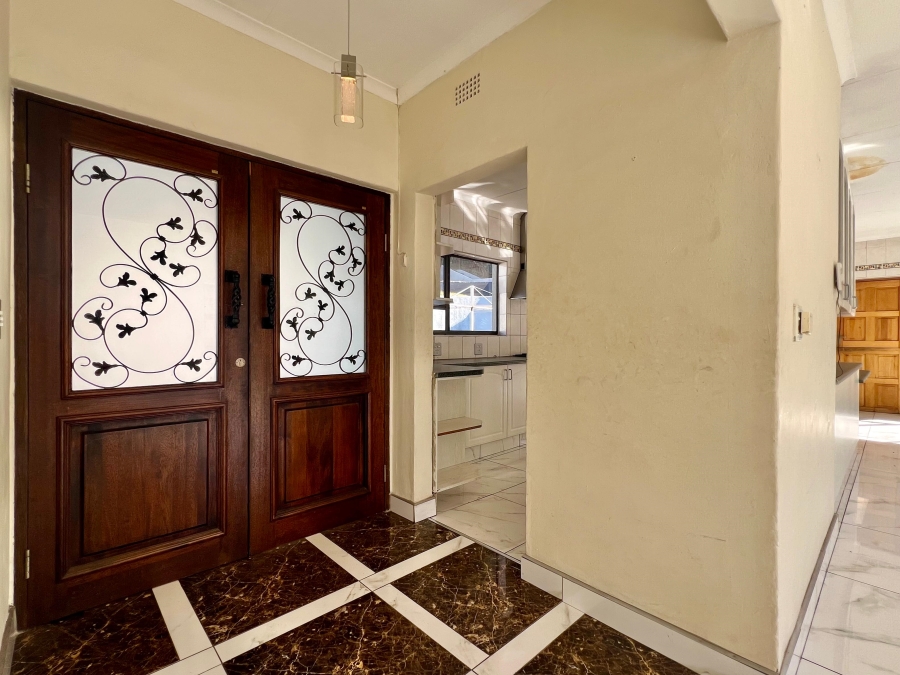 6 Bedroom Property for Sale in Bassonia Gauteng