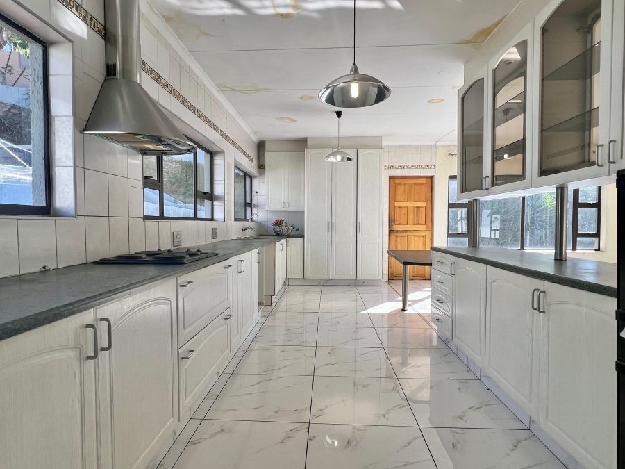 6 Bedroom Property for Sale in Bassonia Gauteng