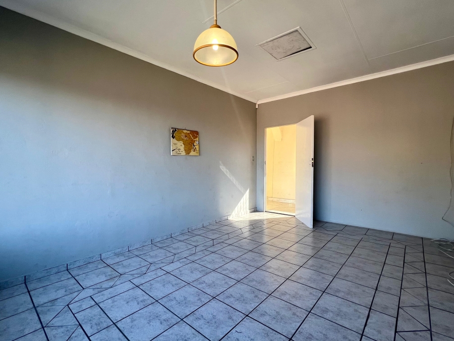 6 Bedroom Property for Sale in Bassonia Gauteng