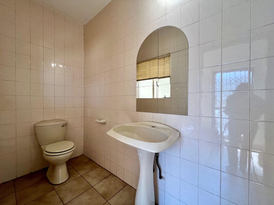 6 Bedroom Property for Sale in Bassonia Gauteng