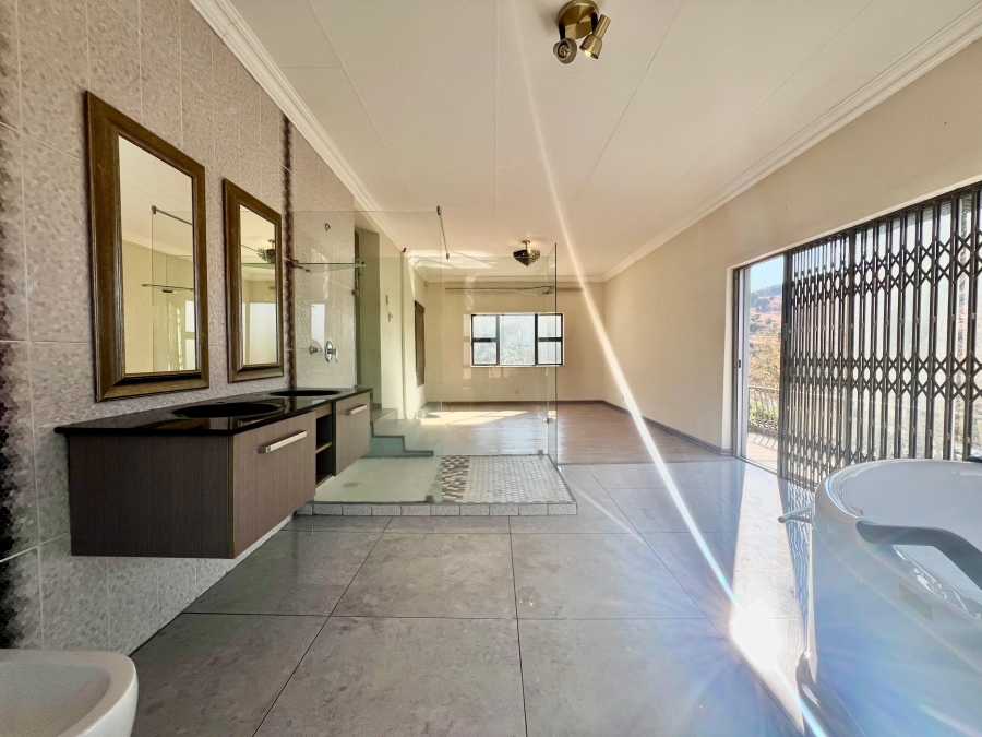 6 Bedroom Property for Sale in Bassonia Gauteng