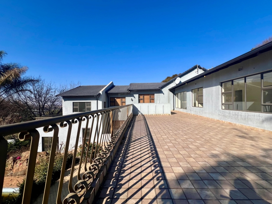 6 Bedroom Property for Sale in Bassonia Gauteng