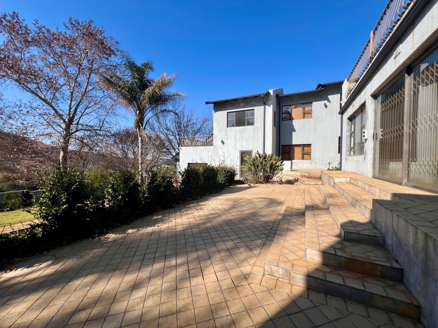 6 Bedroom Property for Sale in Bassonia Gauteng