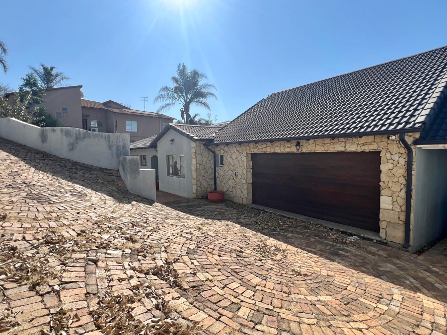 6 Bedroom Property for Sale in Bassonia Gauteng