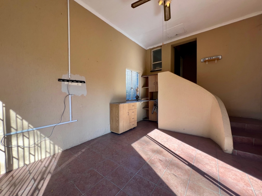 6 Bedroom Property for Sale in Bassonia Gauteng