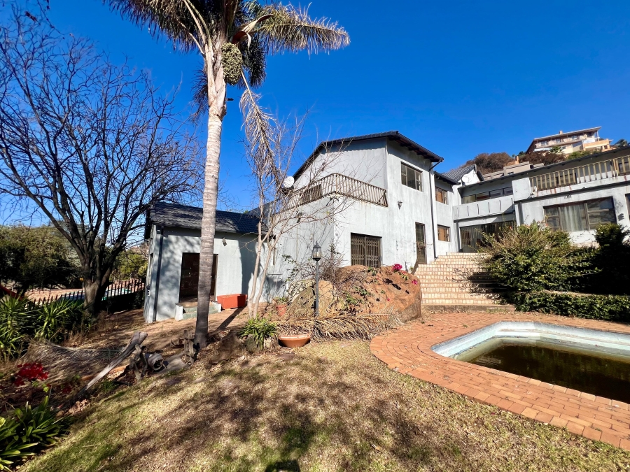 6 Bedroom Property for Sale in Bassonia Gauteng