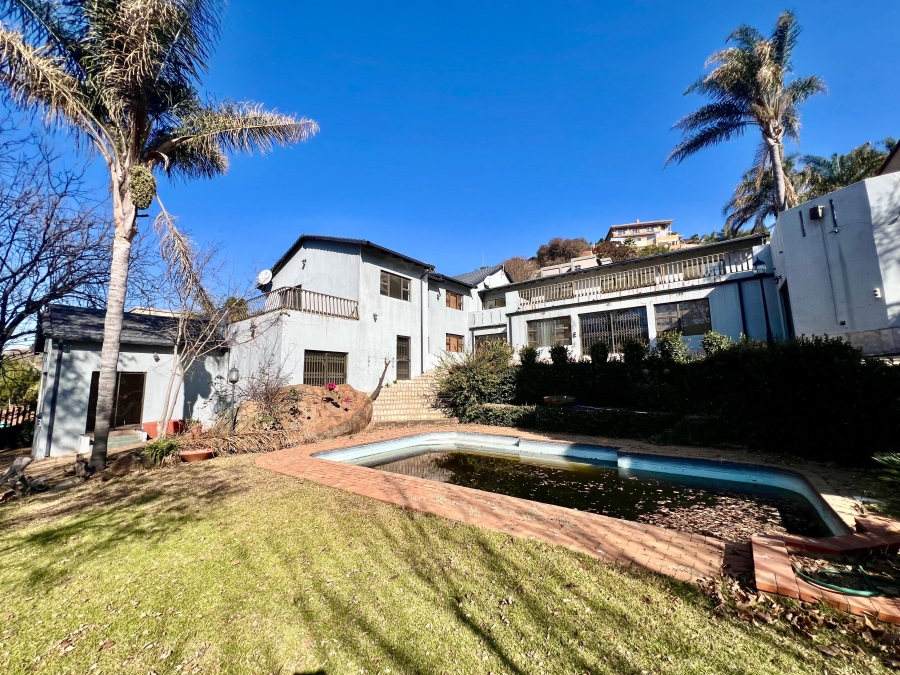 6 Bedroom Property for Sale in Bassonia Gauteng