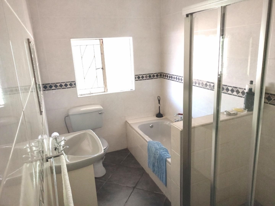 10 Bedroom Property for Sale in Laezonia Gauteng