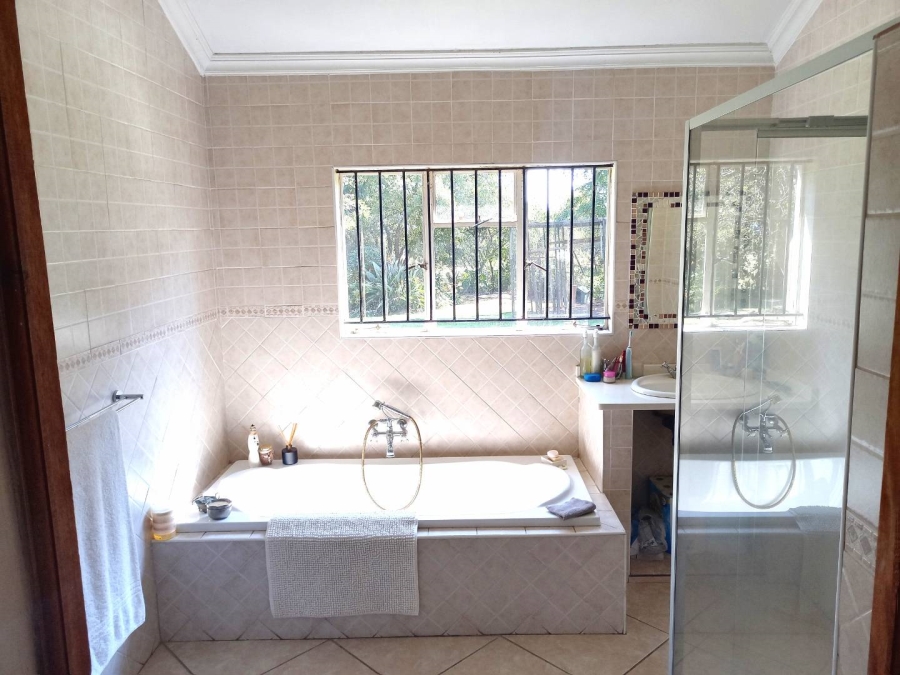 10 Bedroom Property for Sale in Laezonia Gauteng