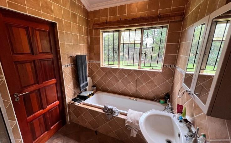 10 Bedroom Property for Sale in Laezonia Gauteng