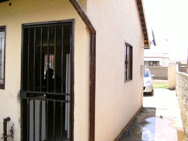 2 Bedroom Property for Sale in Beverley Hills Gauteng