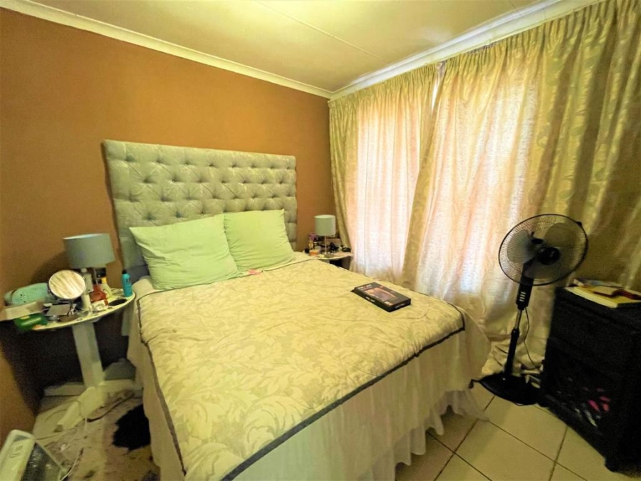 5 Bedroom Property for Sale in Zakariyya Park Gauteng