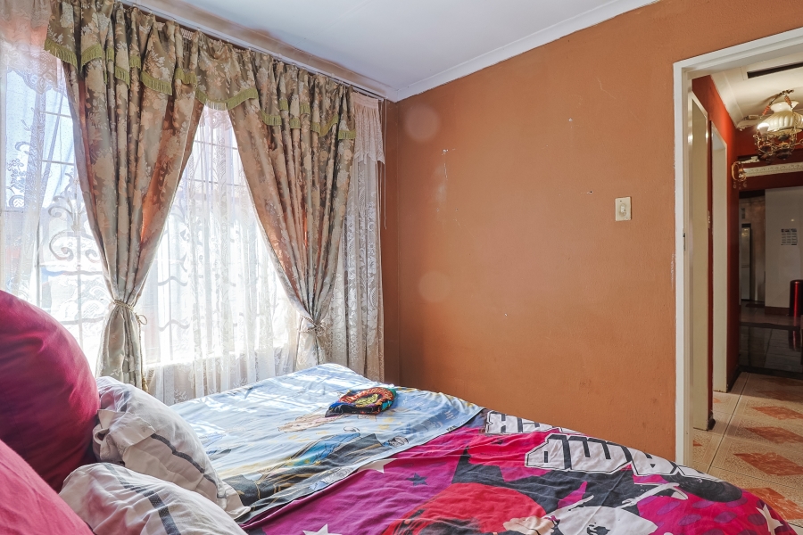 5 Bedroom Property for Sale in Zakariyya Park Gauteng